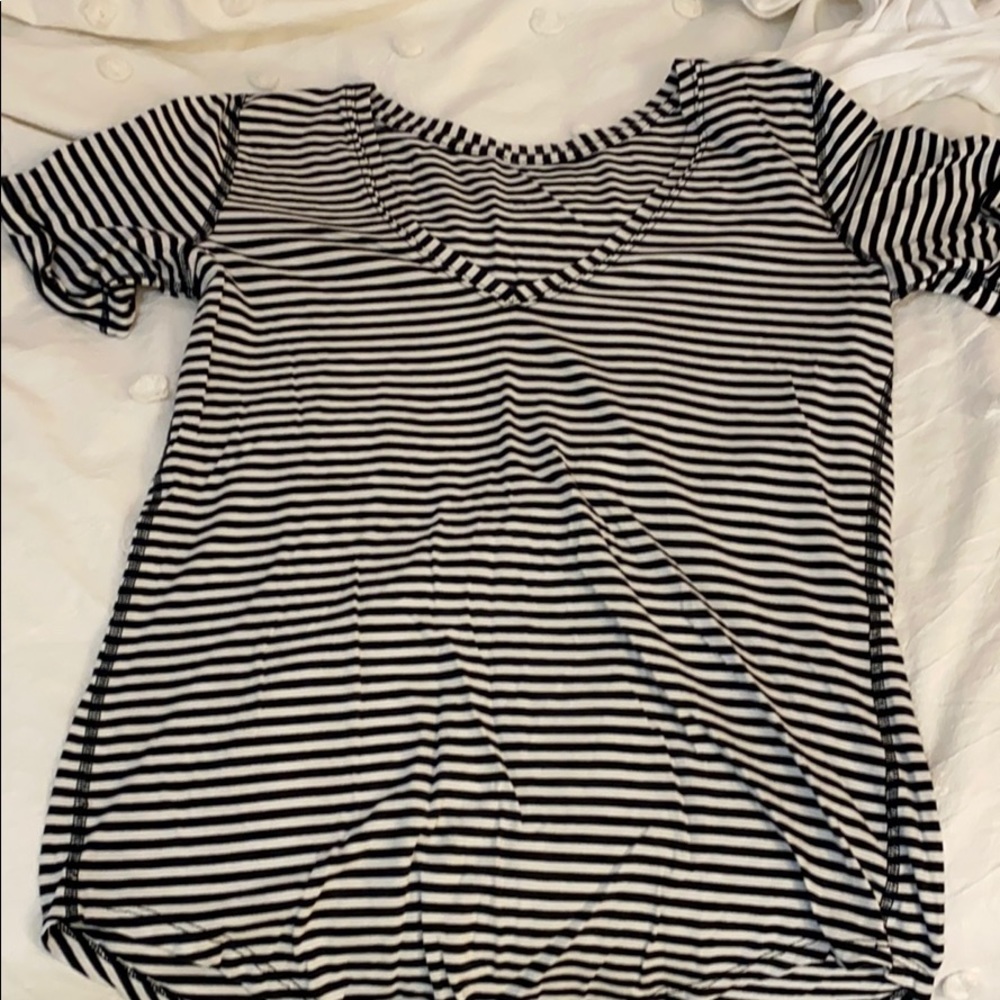 Lulu Love tee vneck!